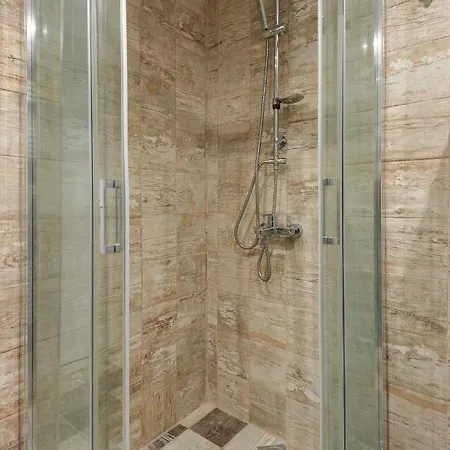 Brand-new Modern Flat In Heart Of *